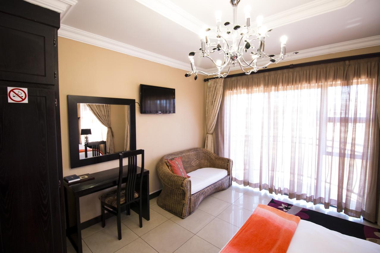 The Shamrock Hotel Polokwane Bagian luar foto